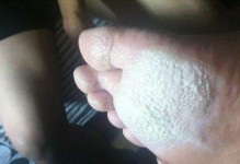长时间泡在水里的影响（探索水中的人体反应和健康问题）
